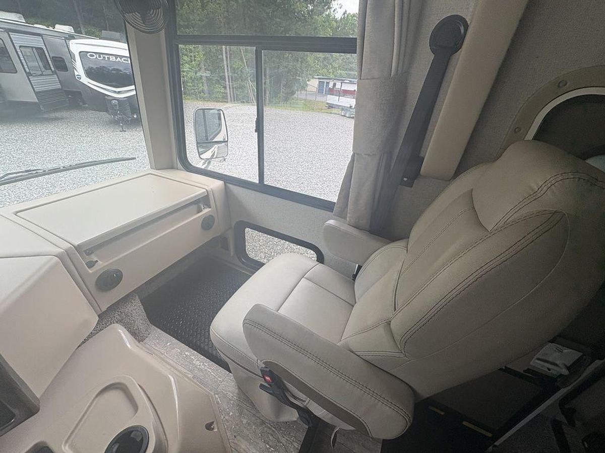 2020 Thor Motor Coach Hurricane 35M