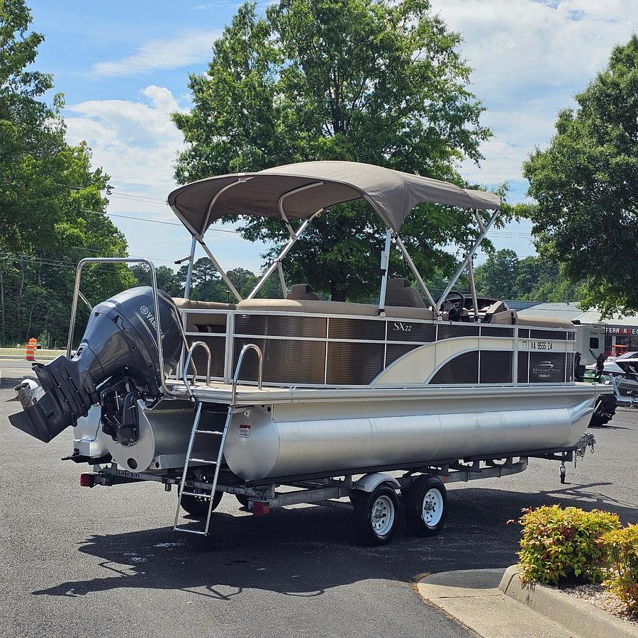 Used 2020 Bennington 22 SXP