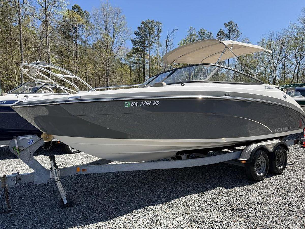 Used 2016 Yamaha 242 Limited S