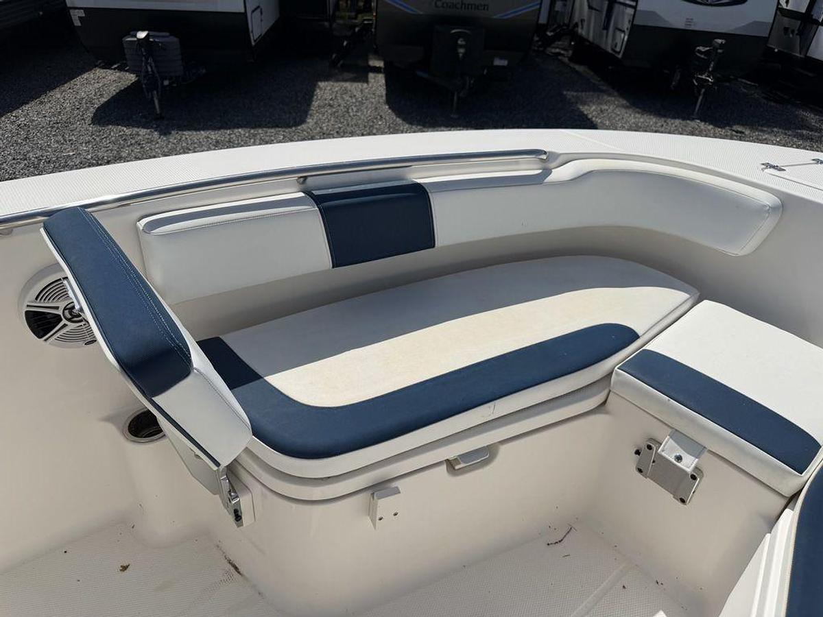 Used 2019 Robalo R200