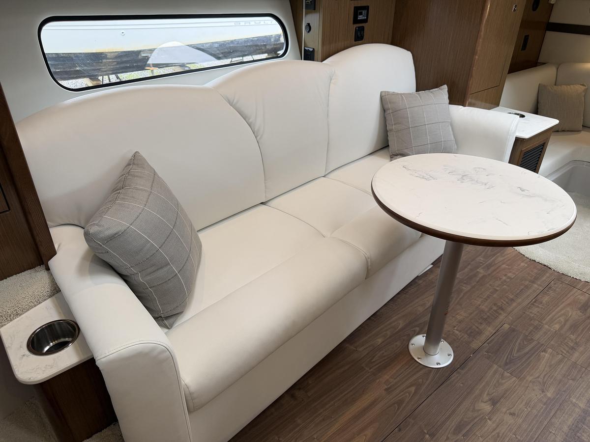 Used 2021 Cruisers Yachts 35 Express