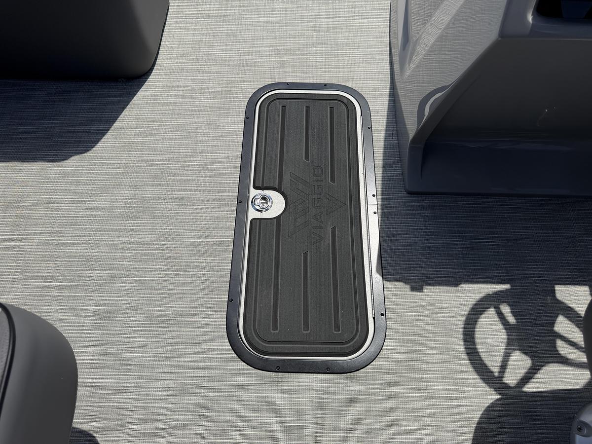 2027 Viaggio Lago V-22U