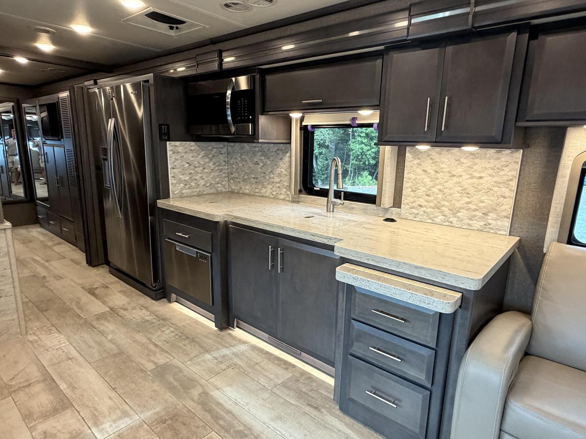 Used 2021 Thor Venetian