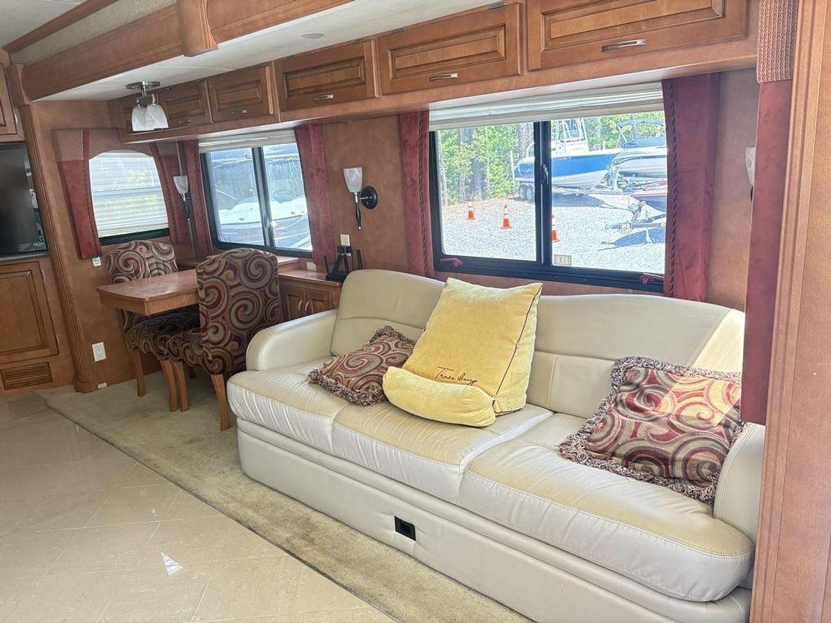 Used 2010 Newmar Ventana M-4333