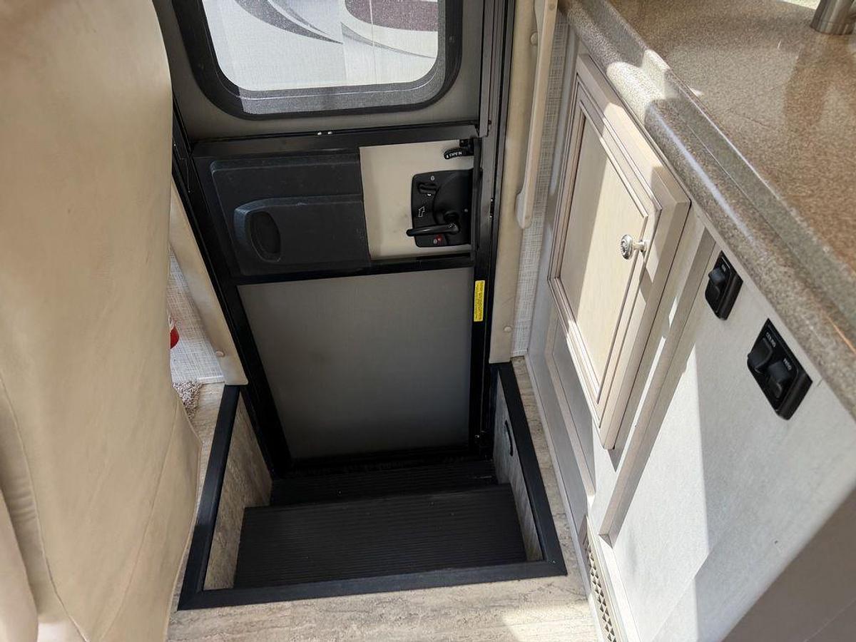 Used 2020 Newmar Bay Star Sport 3008