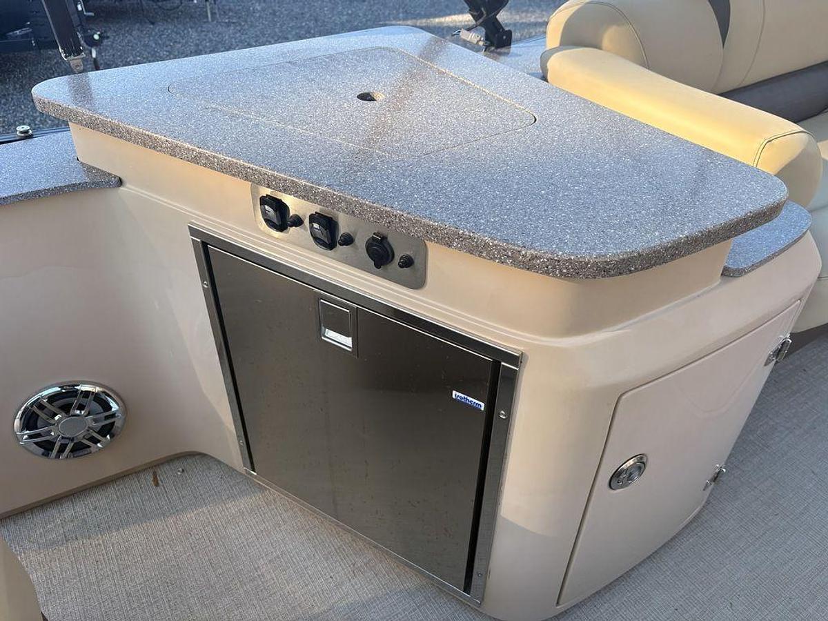 Used 2022 Avalon 2785 EL