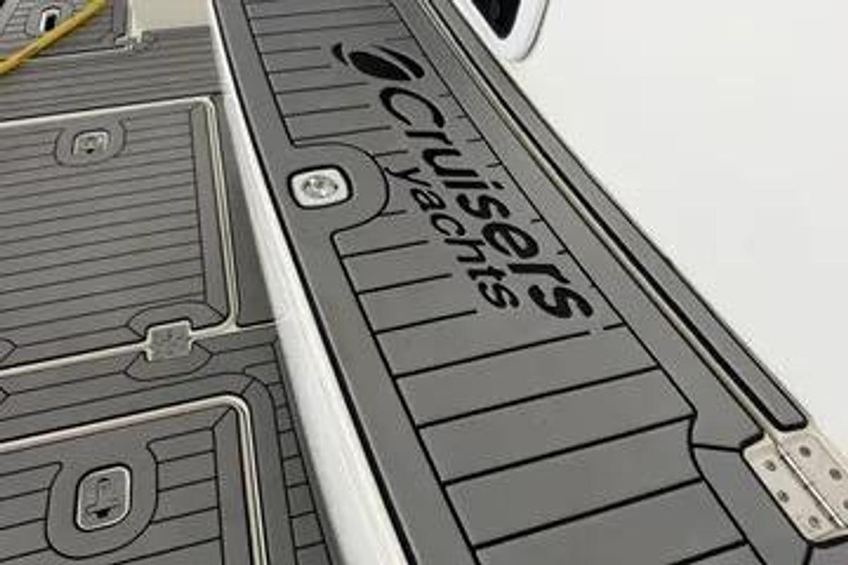 Used 2003 Cruisers Yachts  405 Express Motoryacht