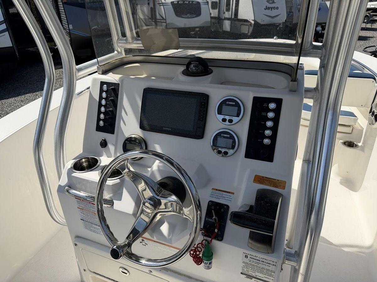 Used 2019 Robalo R200