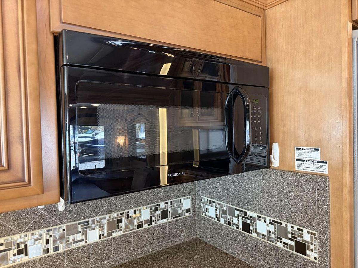 Used 2014 Newmar Canyon Star 3953