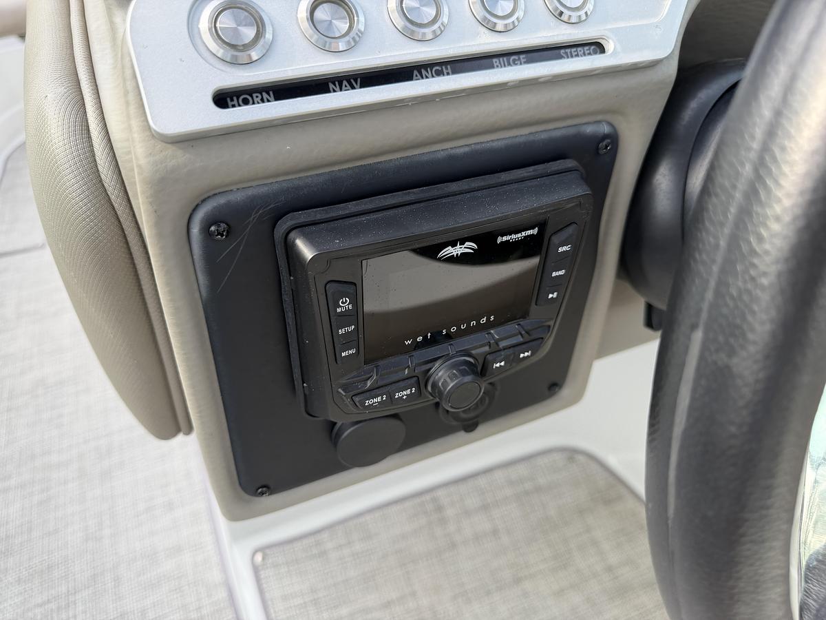 Used 2022 Crownline E255 XS