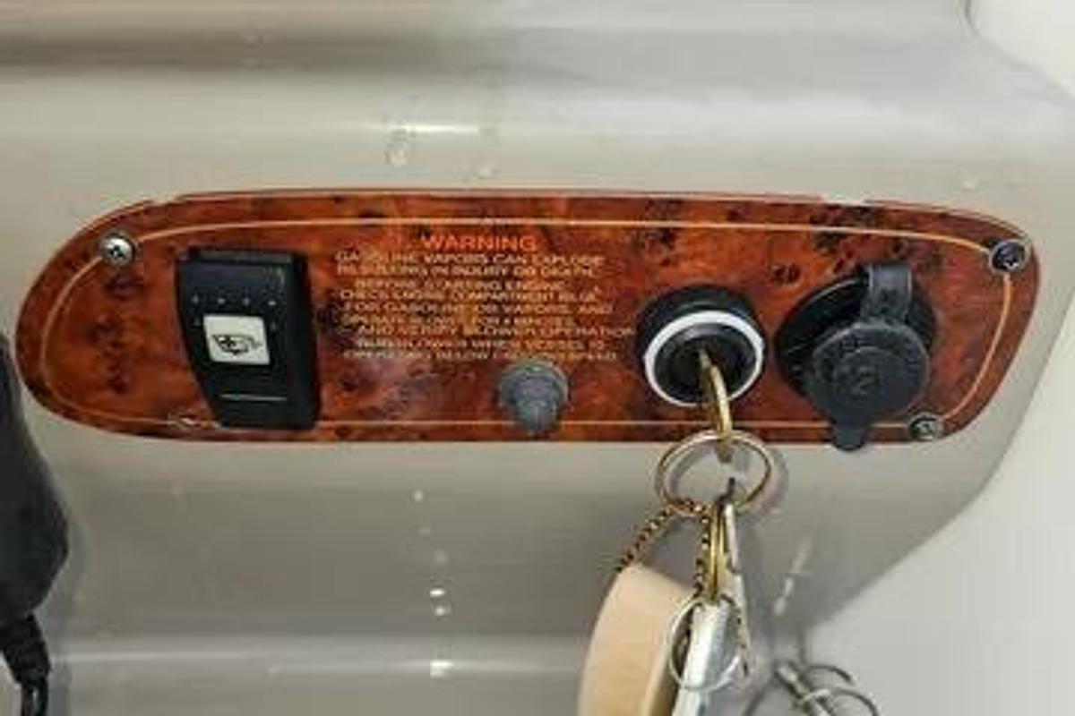 Used 2002 Wellcraft 2600