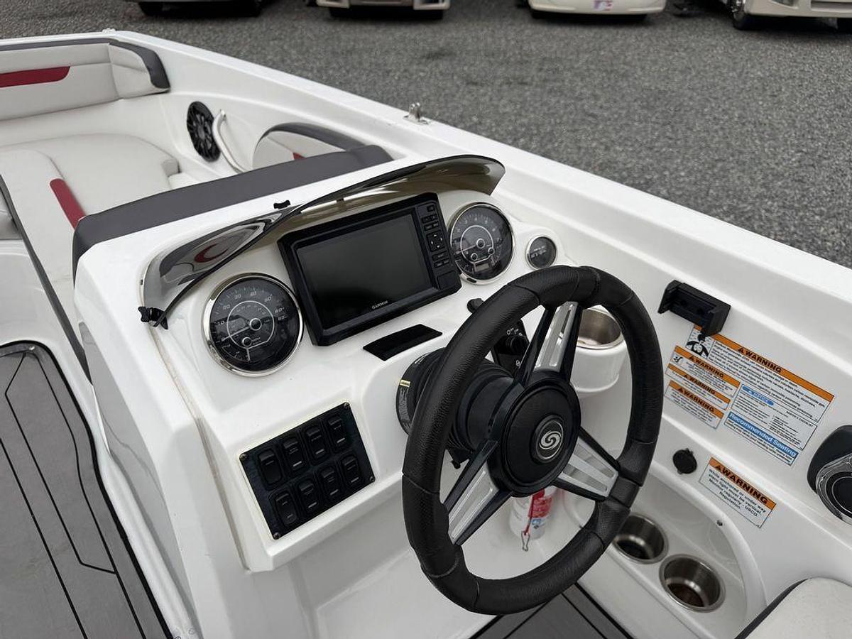 Used 2023 Hurricane SunDeck Sport 205 OB