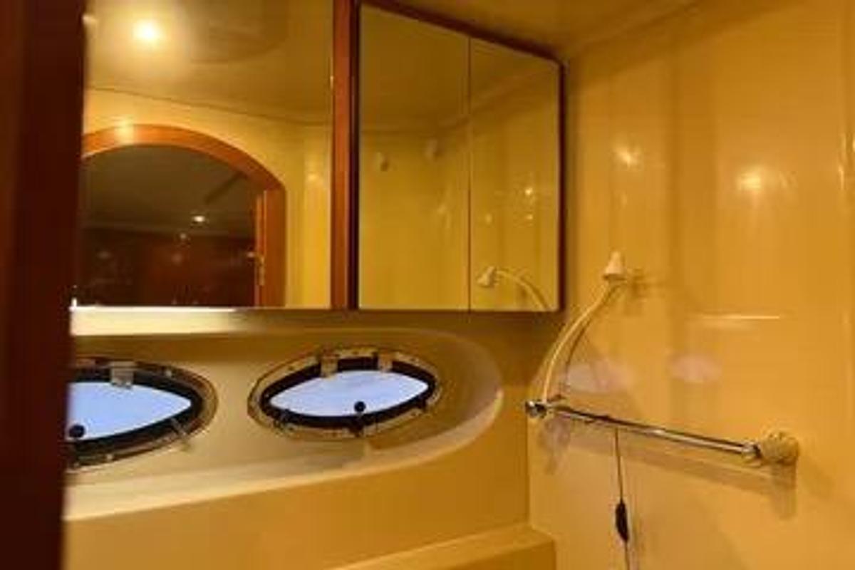 Used 2003 Cruisers Yachts  405 Express Motoryacht