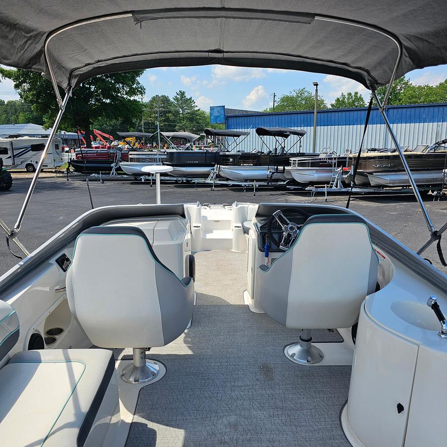Used 2022 Splendor Boats 239 Sunstar