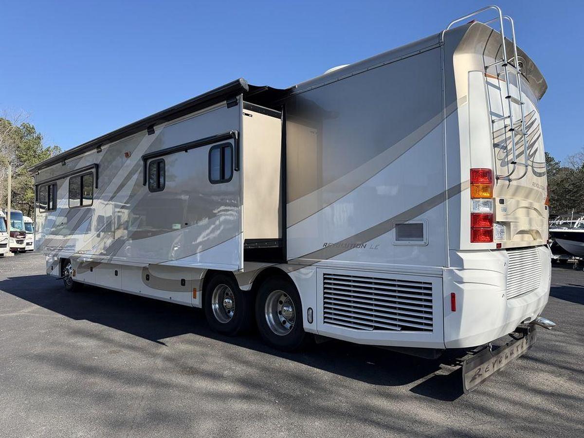 Used 2008 Fleetwood Revolution 42K