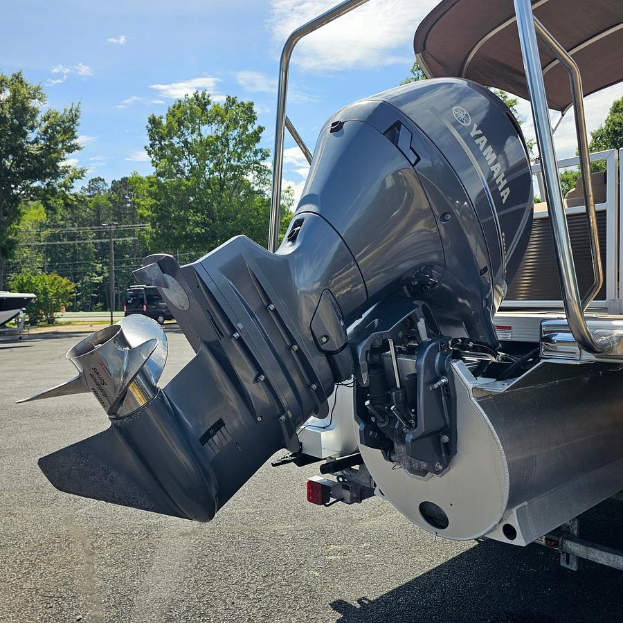 Used 2020 Bennington 22 SXP