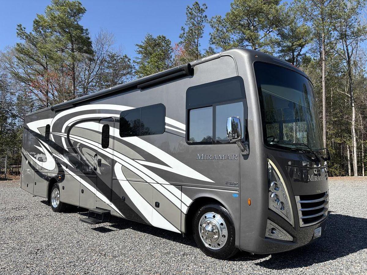 Used 2023 Thor Motor Coach Miramar 34.6