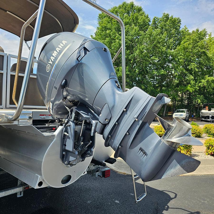 Used 2020 Bennington 22 SXP