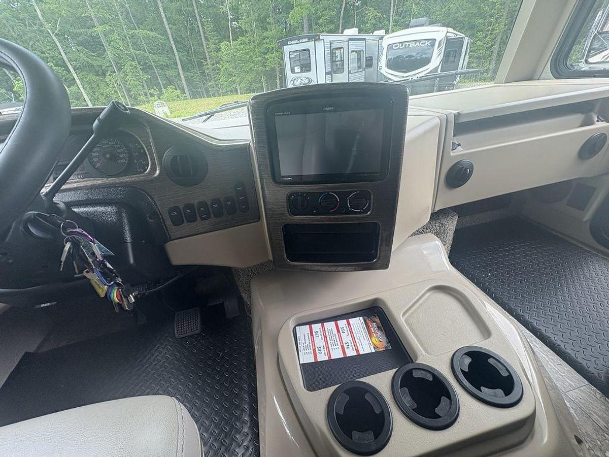 2020 Thor Motor Coach Hurricane 35M