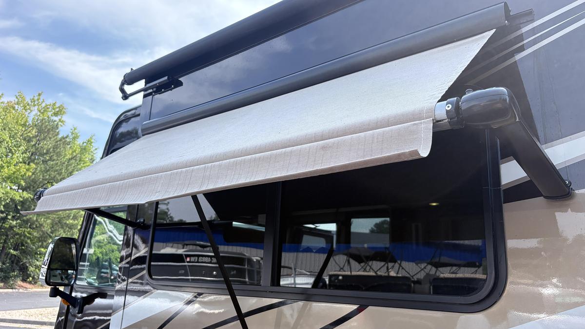 Used 2011 Tiffin Breeze M-28BR