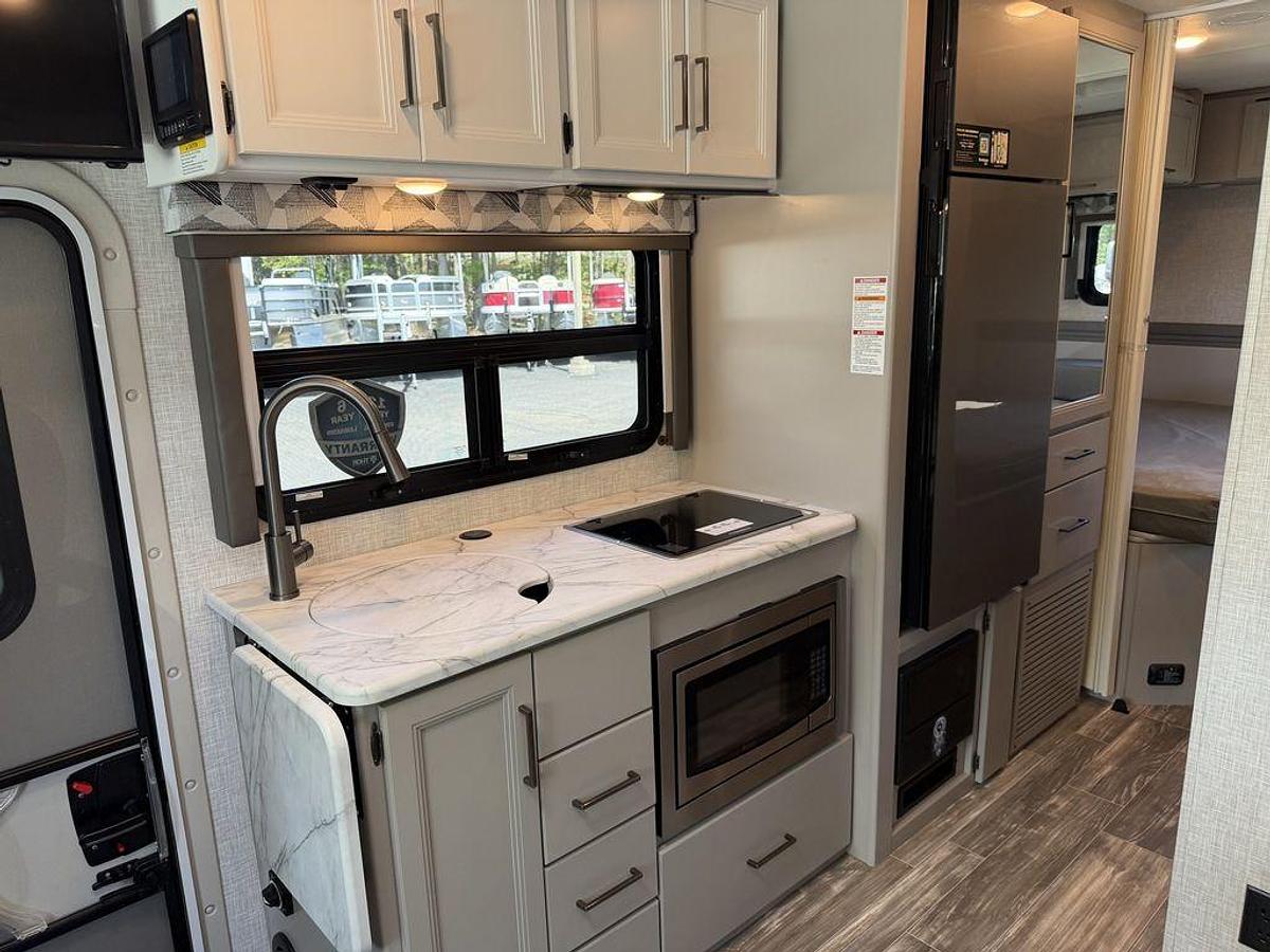 Used 2025 Thor Geneva