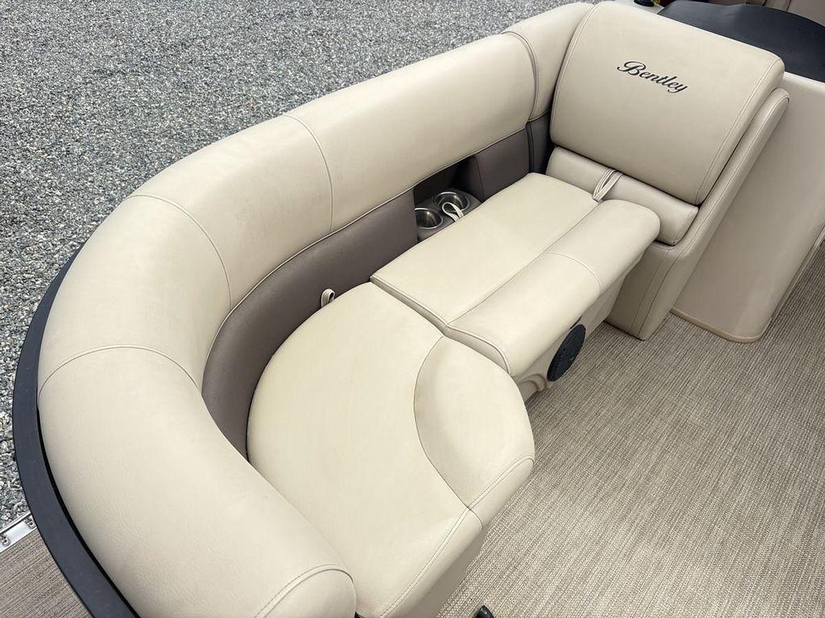 Used 2022 Bentley Pontoons Bentley 220 Navigator
