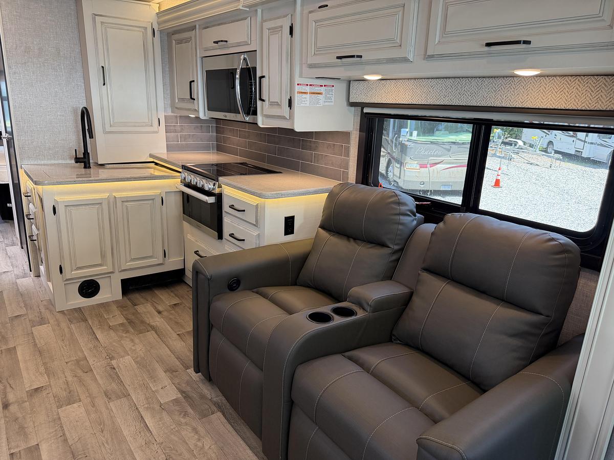 Used 2023 Jayco precept 31UL