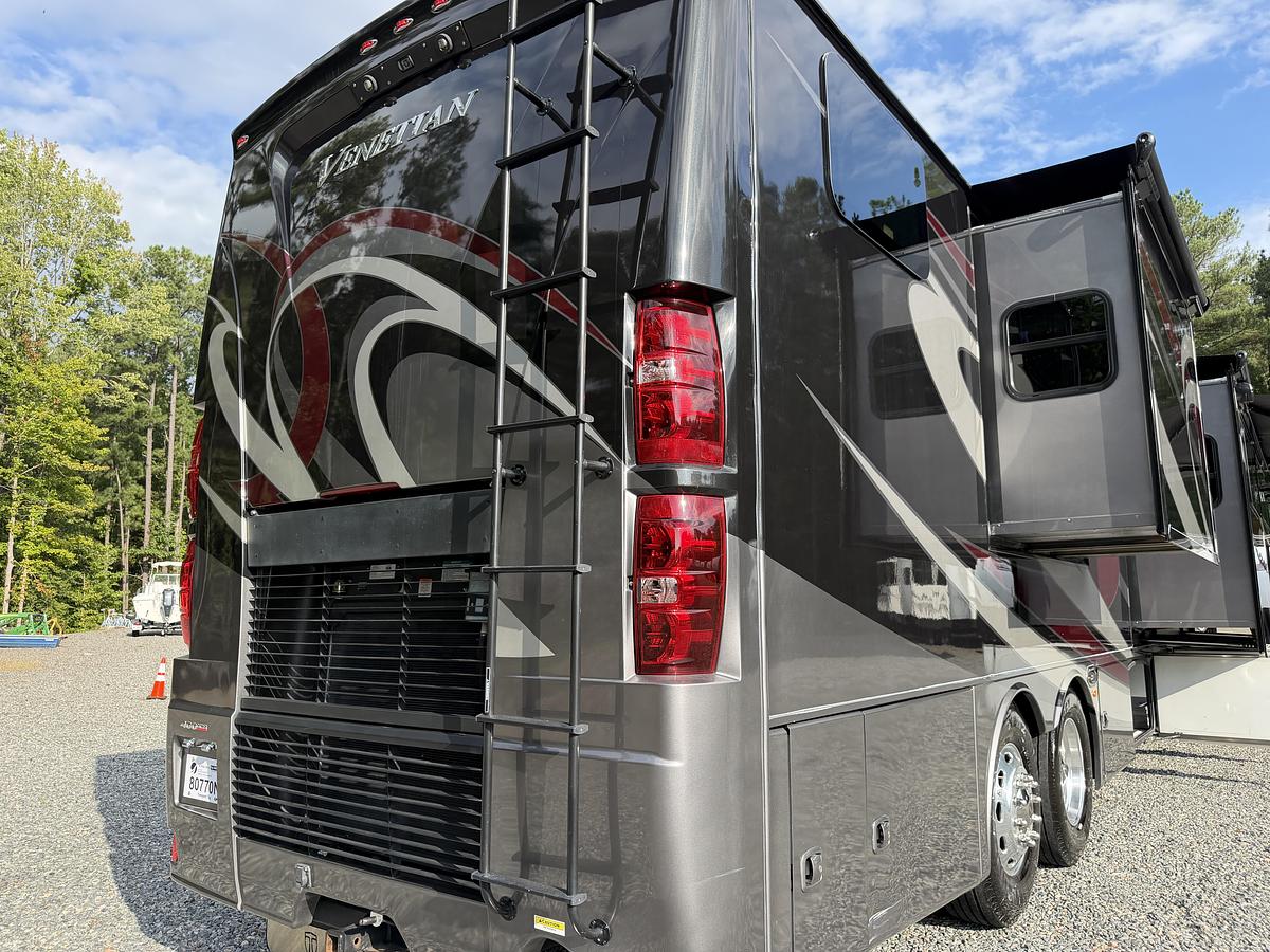 Used 2021 Thor Venetian
