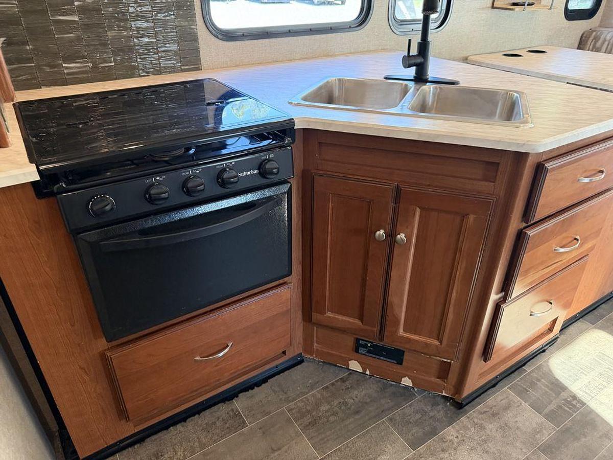 Used 2018 Winnebago Vista 27PE