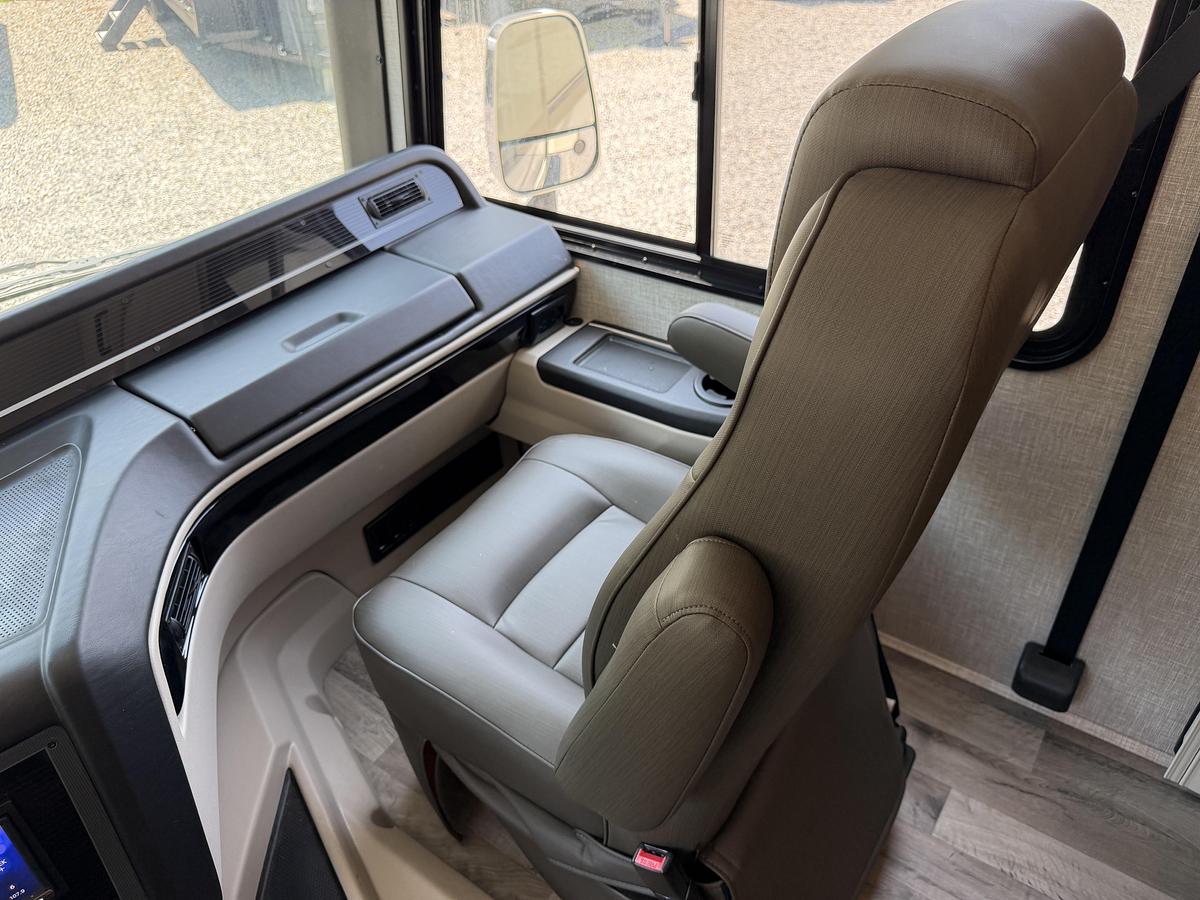 Used 2023 Jayco precept 31UL