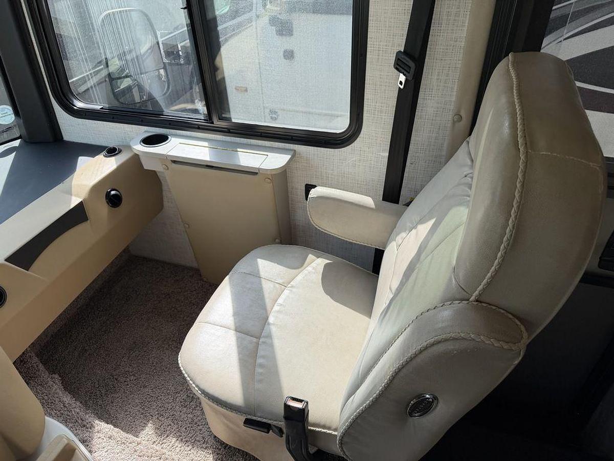 Used 2020 Newmar Bay Star Sport 3008
