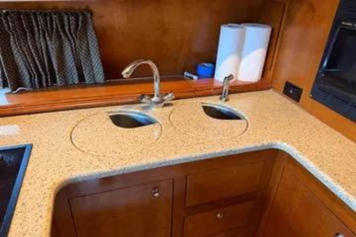 Used 2003 Cruisers Yachts  405 Express Motoryacht