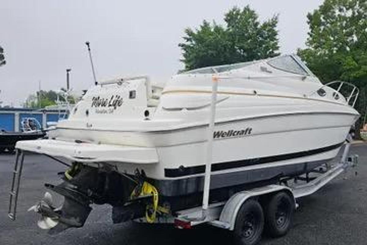 Used 2002 Wellcraft 2600