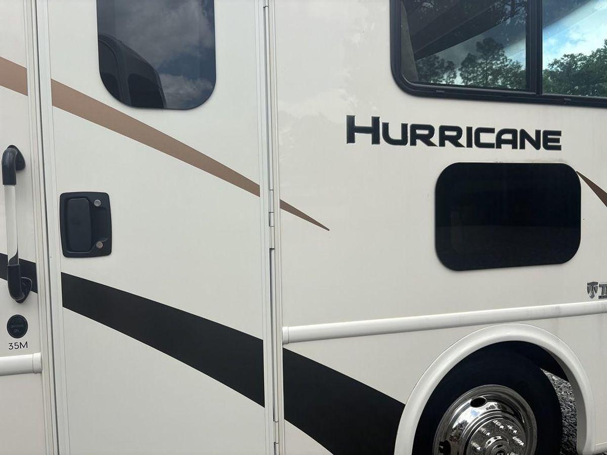 2020 Thor Motor Coach Hurricane 35M