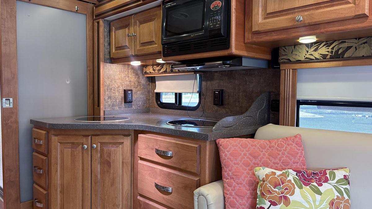Used 2011 Tiffin Breeze M-28BR