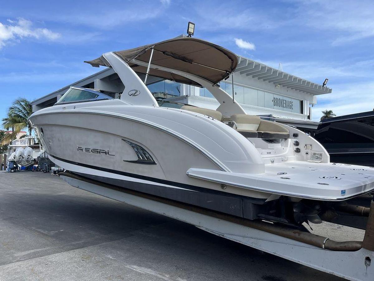 Used 2014 Regal 3200