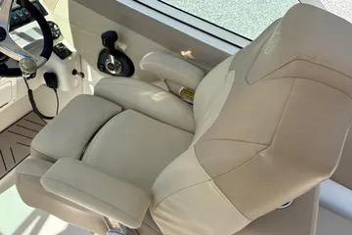 Used 2017 Sailfish 245