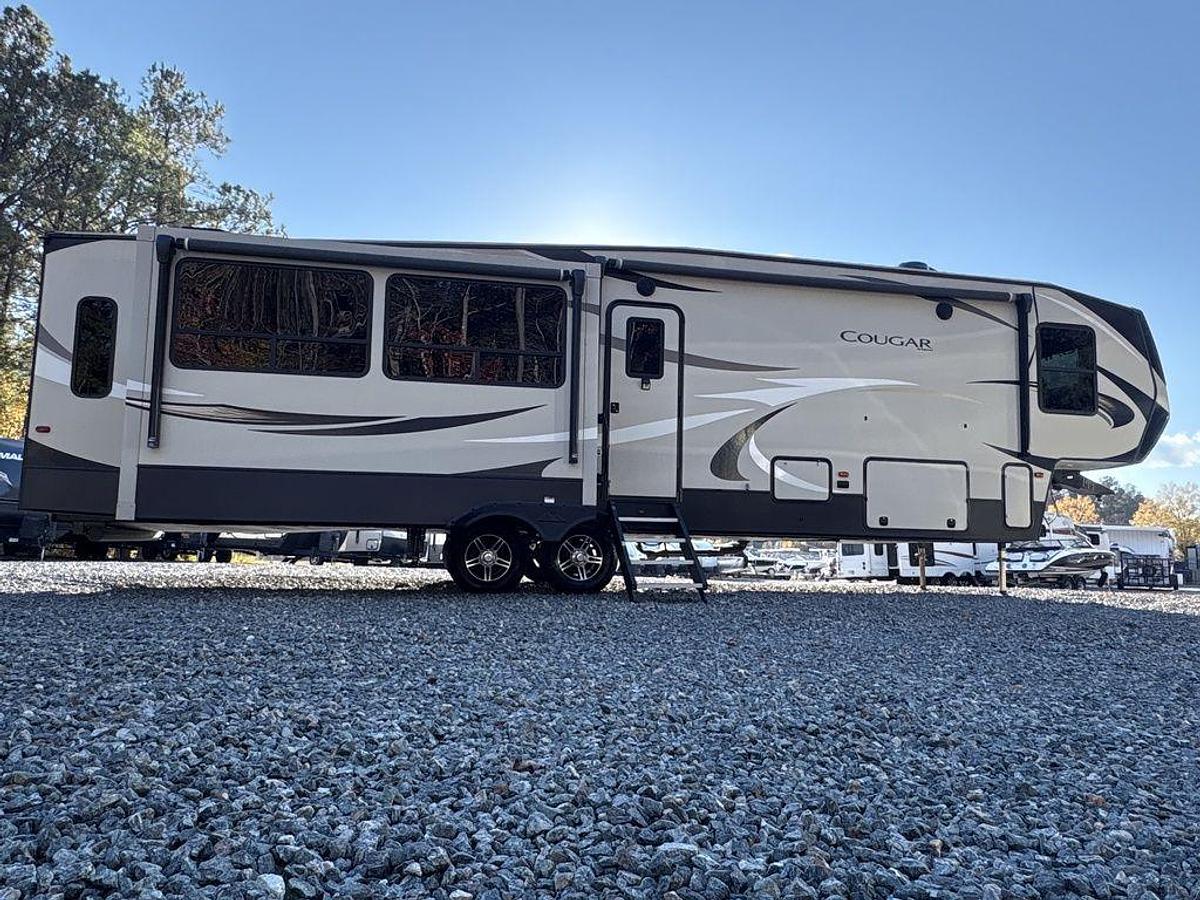 Used 2019 Keystone Cougar 361RLW