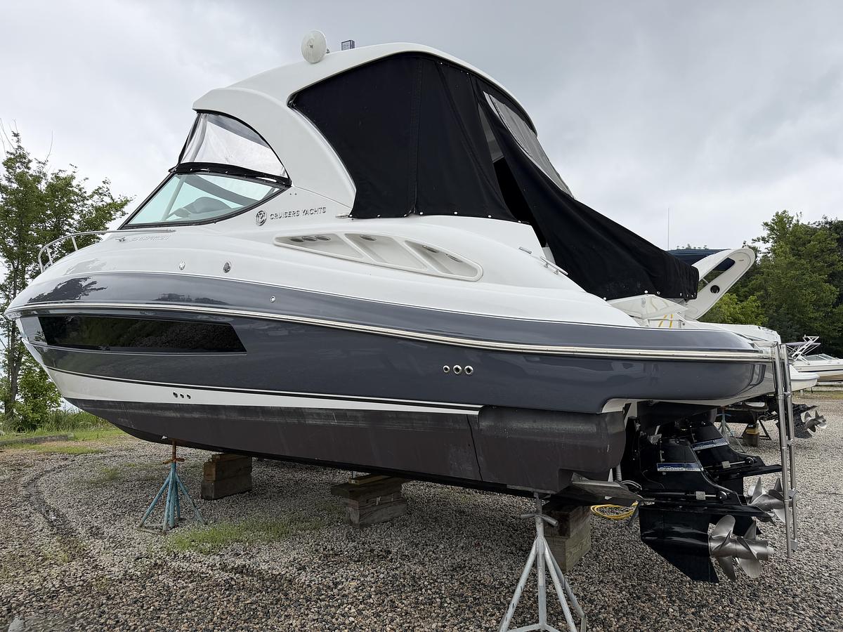 Used 2021 Cruisers Yachts 35 Express
