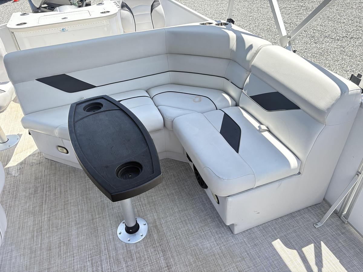Used 2022 Sun Tracker Select 22RF