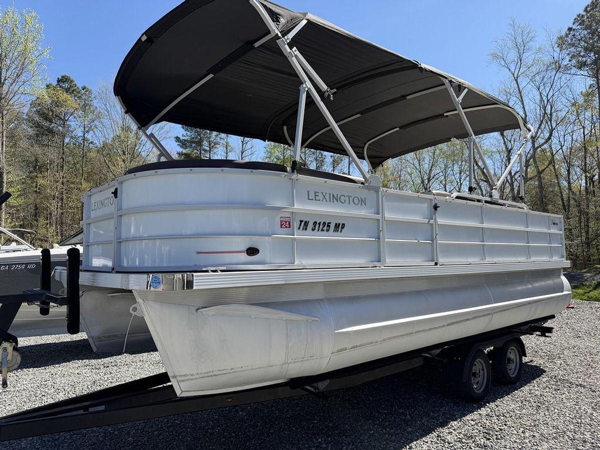 Used 2021 Lexington 321