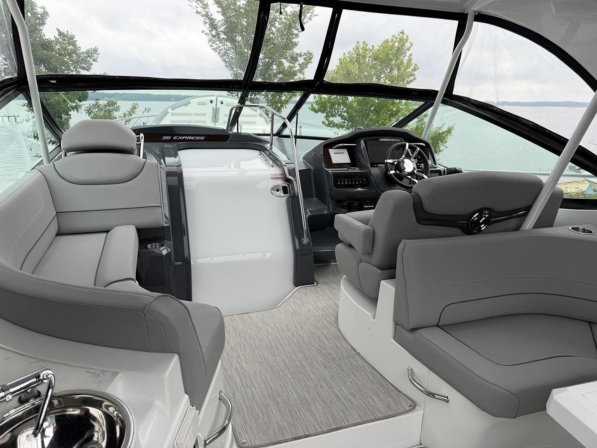 Used 2021 Cruisers Yachts 35 Express