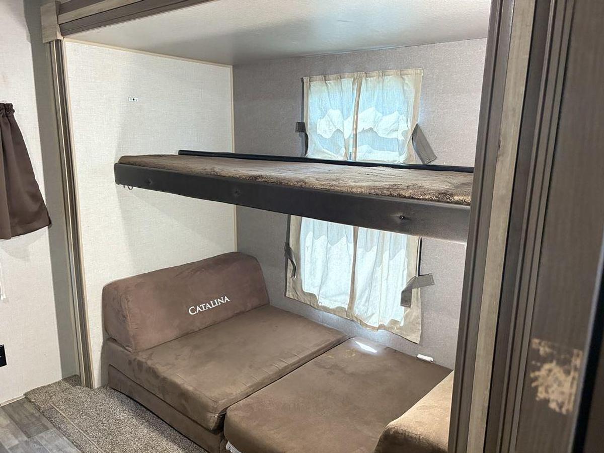Used 2022 Coachmen Catalina Legacy Series M-323 BHDSCK