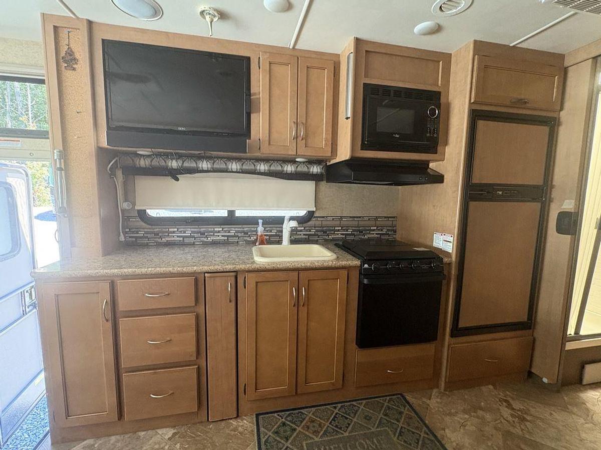 Used 2015 Thor Motor Coach A.C.E. 30.1