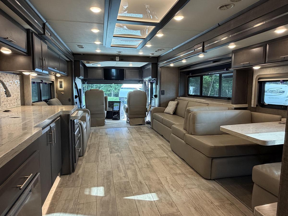 Used 2021 Thor Venetian