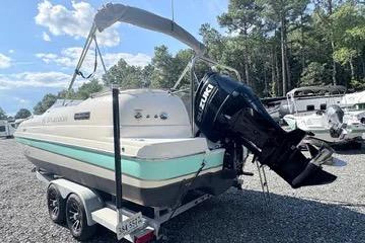 Used 2022 Splendor Boats 239 Sunstar