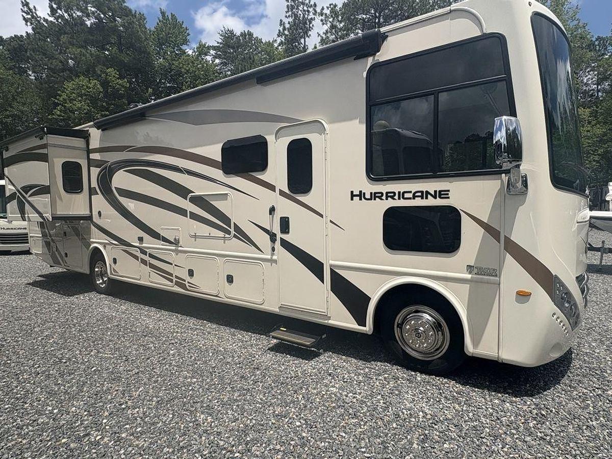 2020 Thor Motor Coach Hurricane 35M