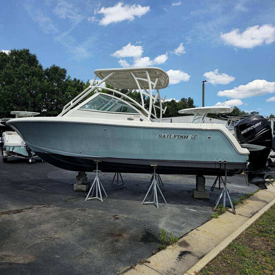 Used 2017 Sailfish 245
