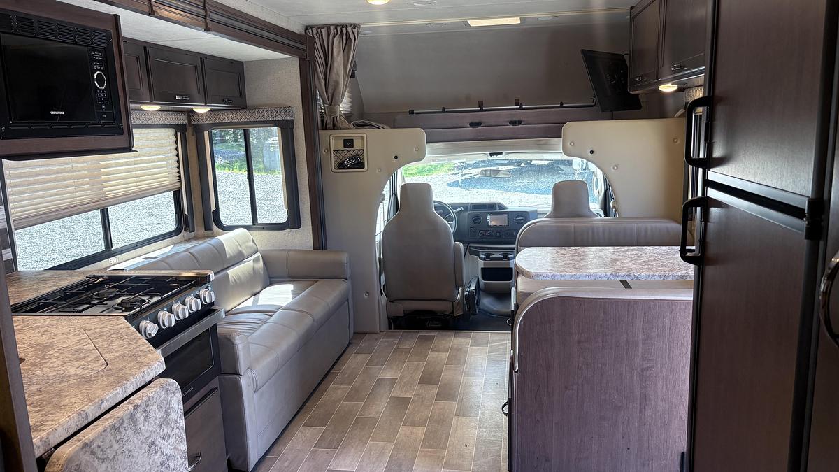 Used 2020 Thor Chateau