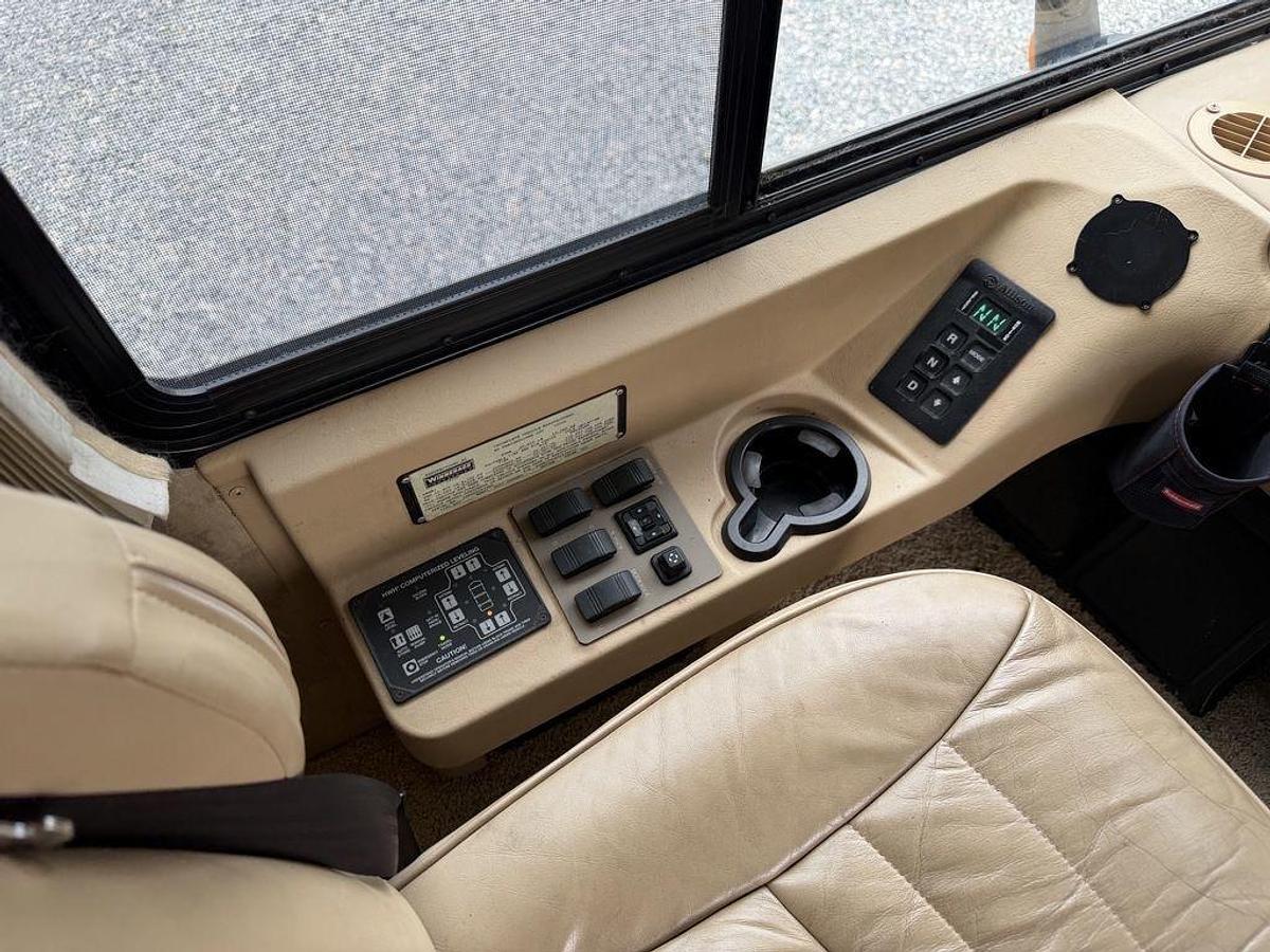 Used 2007 Winnebago Journey 39K